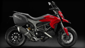 Ducati Hyperstrada 821 Red